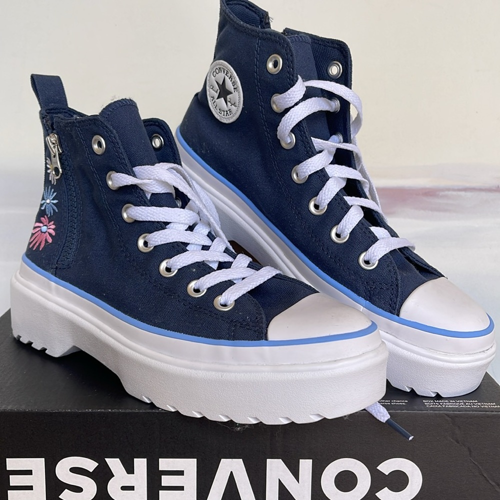 Converse WMNS CTAS A06342C
CTAS LUGGED LIFT H NAVY/LT BLUE /WHITE
Platform Snkrs - Picture 5 of 16